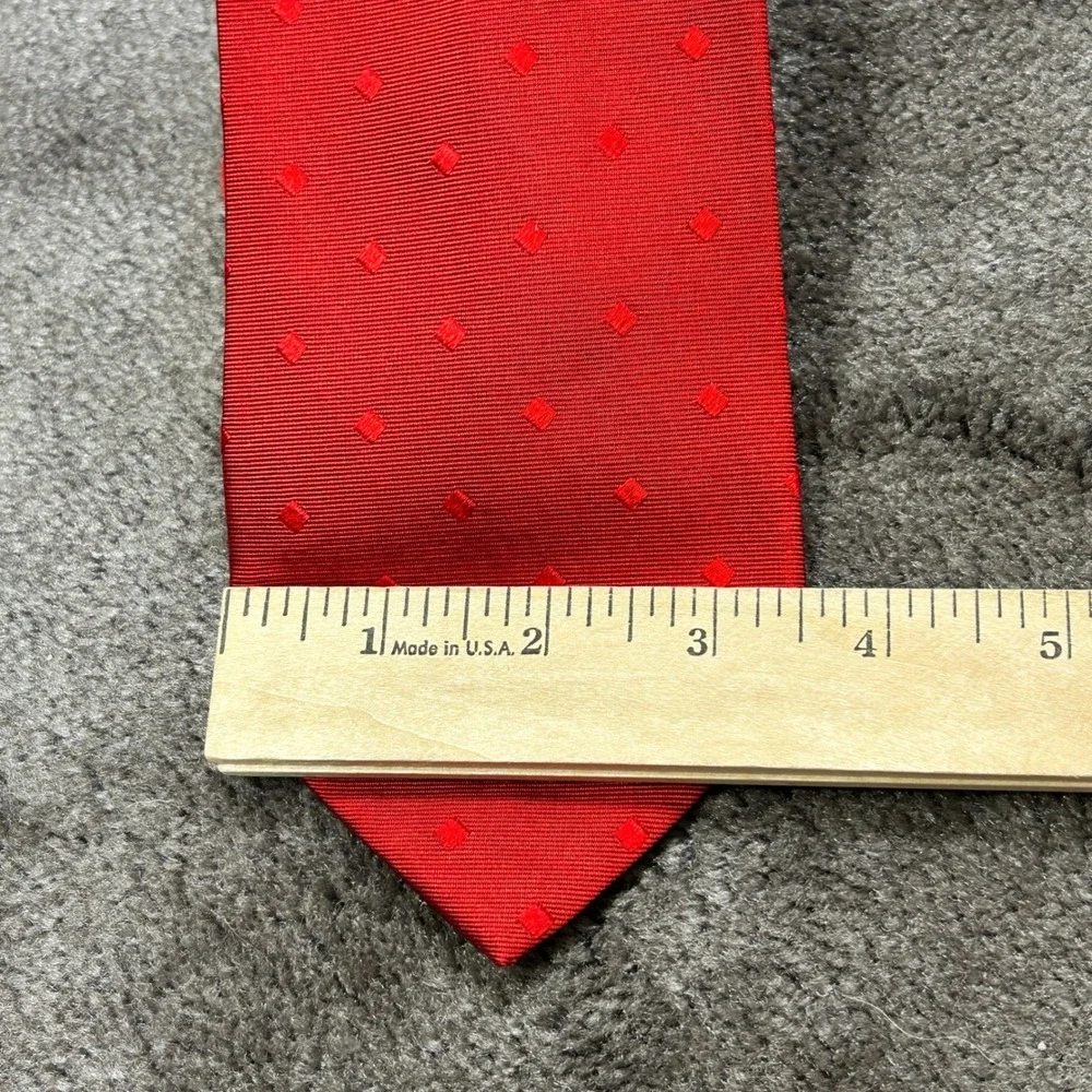 Brooks Brothers  Made in USA Pure Silk Tie Mens OS Red Diamond Material England